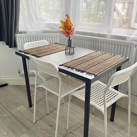 Charming Studio 30Min To Central Лондон Екстериор снимка