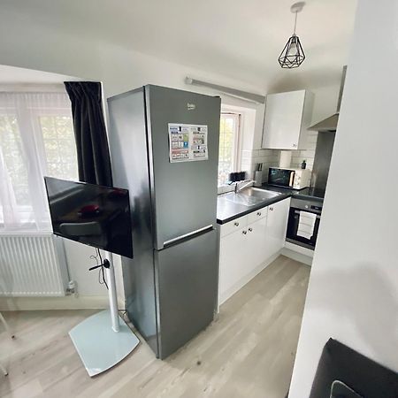 Charming Studio 30Min To Central Лондон Екстериор снимка