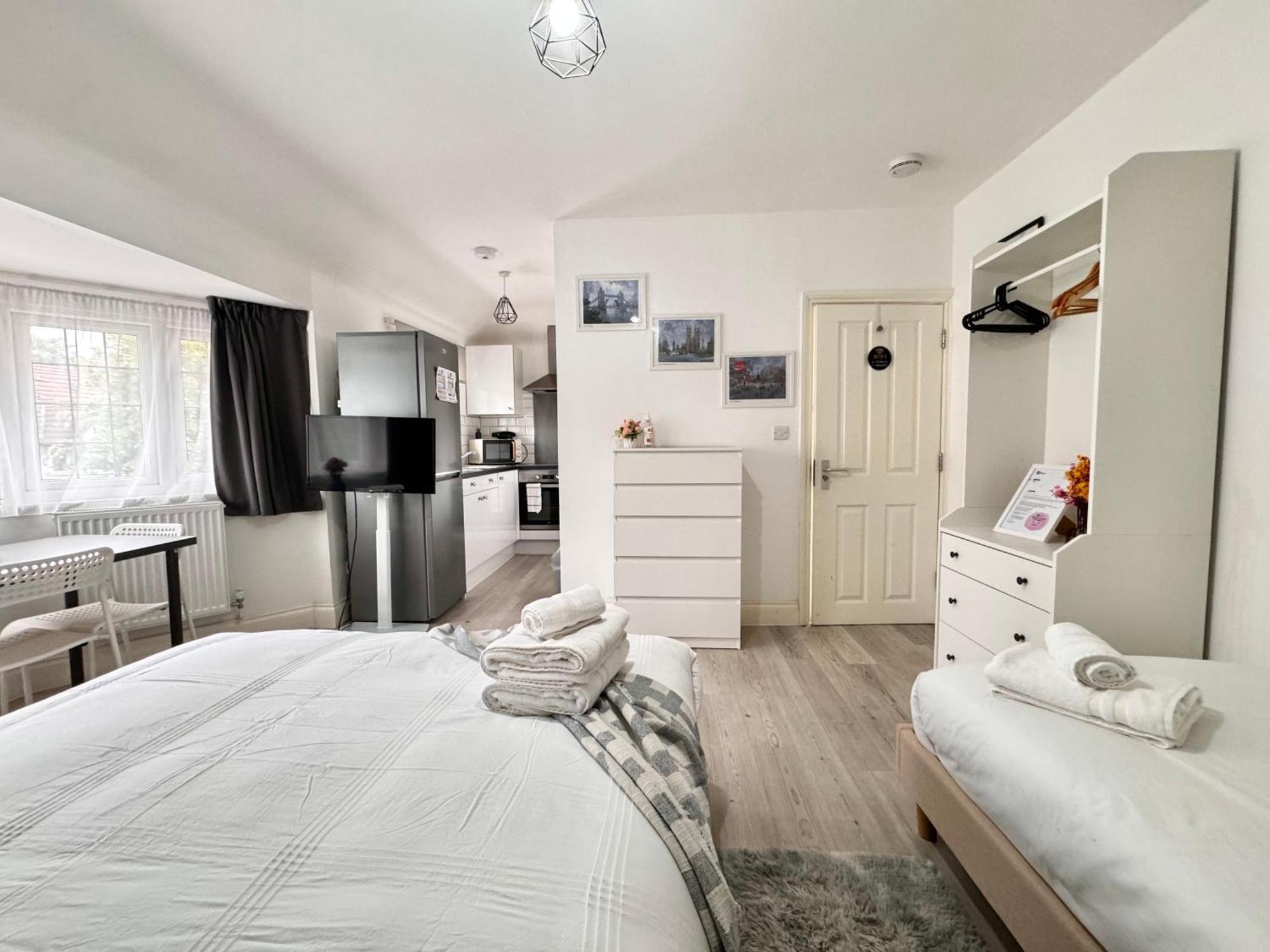 Charming Studio 30Min To Central Лондон Екстериор снимка