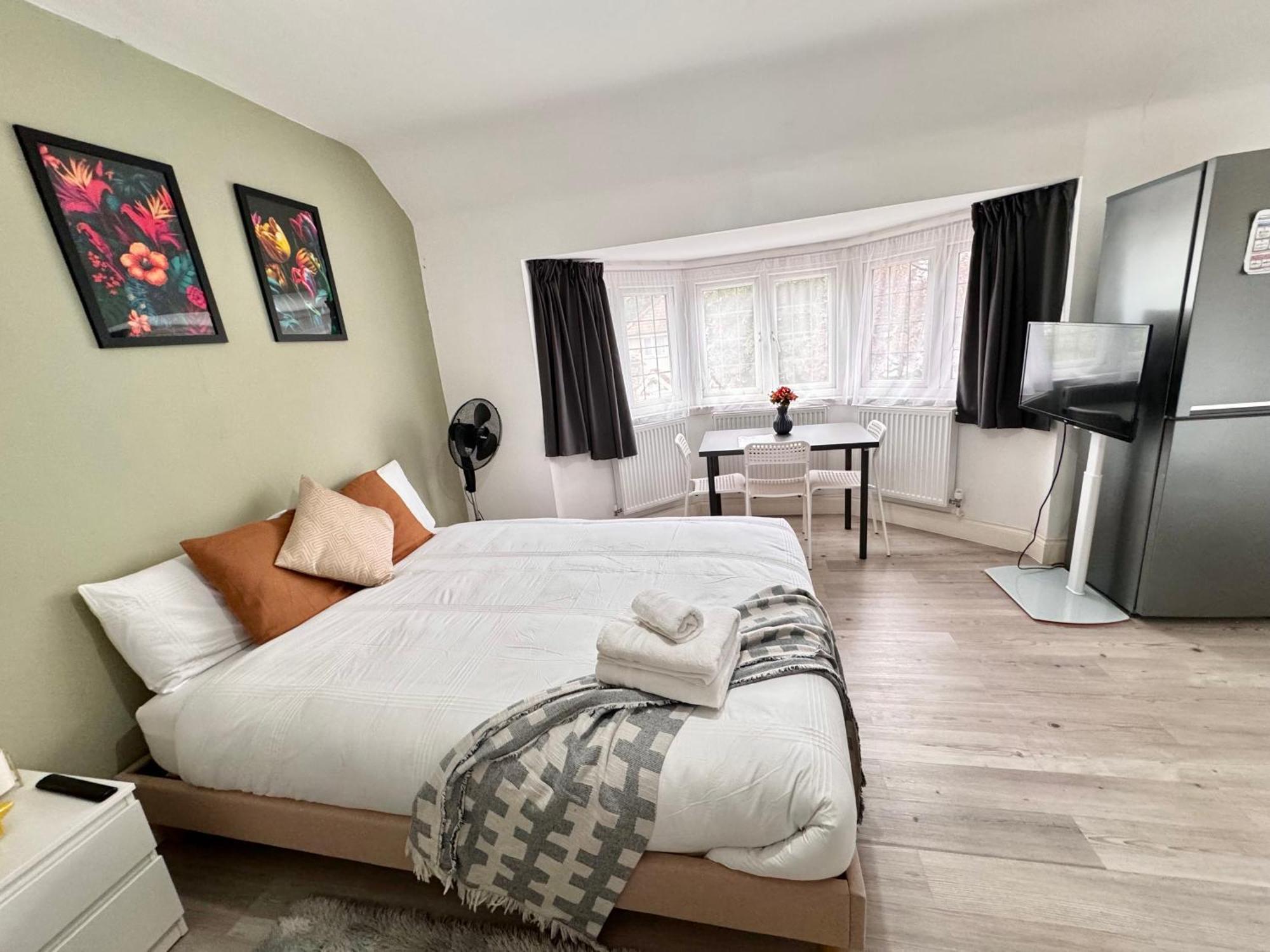 Charming Studio 30Min To Central Лондон Екстериор снимка